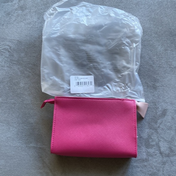 Elizabeth Arden New Cosmetic Bag - Picture 8 of 14